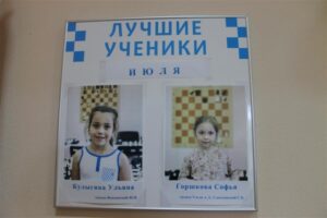 Юная волгоградская шахматистка грозит соперникам «вилкой»