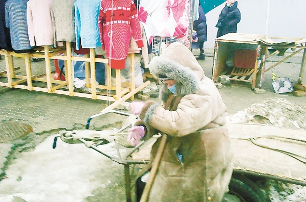 Одинокая и голодная: волгоградка несколько лет живет на улице