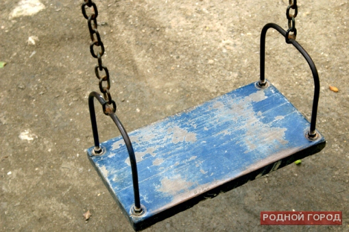 11-летнему мальчику в Волгограде качелей оторвало фалангу пальца