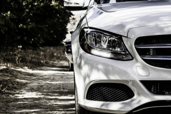 На юге Волгограда угнали Белый Mercedes С-180