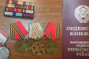 В Волгограде нашли продавца наград ВОВ, пытавшегося обменять их на вейп