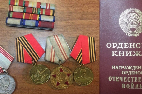 В Волгограде нашли продавца наград ВОВ, пытавшегося обменять их на вейп
