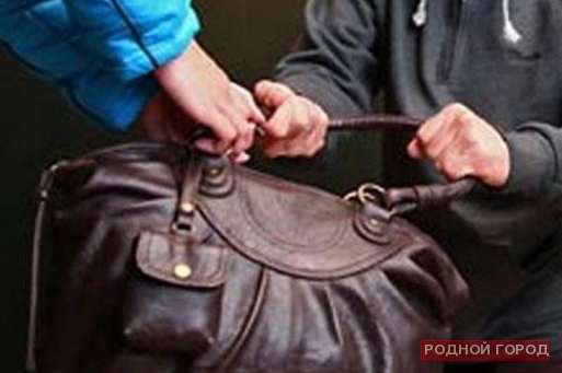 В Волгограде двое неизвестных ограбили кассира театра