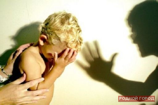 Два волгоградца задержаны за избиение детей