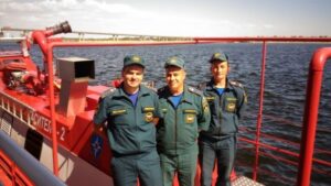 Волгоградские спасатели вытащили из воды тонущую женщину