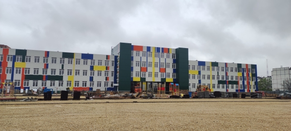 В Волжском современная школа на 1000 мест готова на 85%