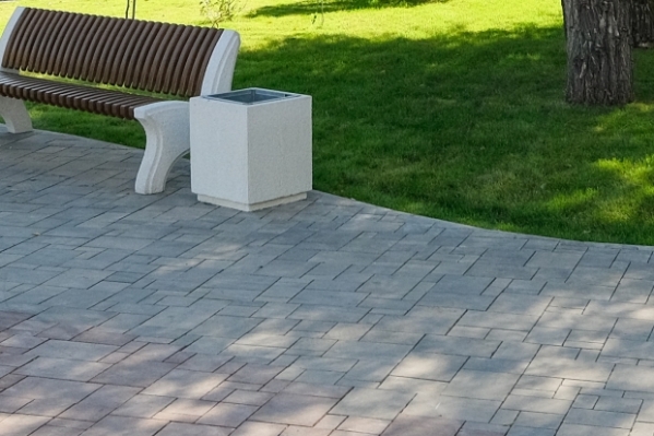 В Волгограде у Дома детства стартовал монтаж игровой площадки