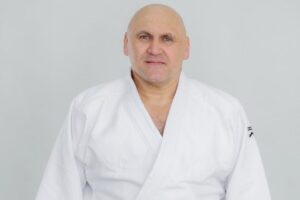 47‑летний волгоградец строит спортзал для всех