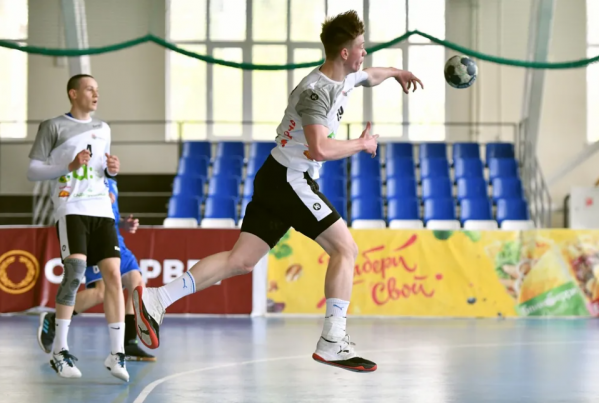 Волгоградские гандболисты снова обыграли питерцев