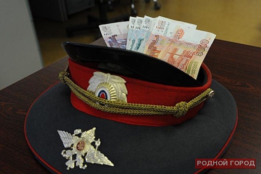 Волгоградский участковый пойман с поличным на взятке в 35 тысяч рублей