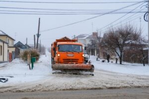 102 единицы техники вышли на борьбу с непогодой в Волгоградской области