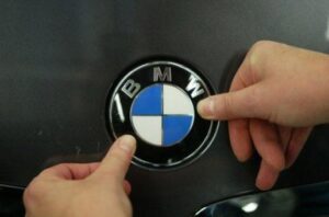 В Волгограде 20-летний племянник угнал BMW 520 у тети и попал в ДТП