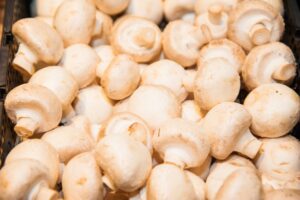 Медики рассказали о пользе белых шампиньонов для здоровья человека