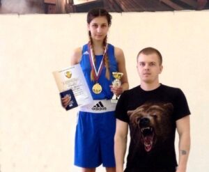 Чемпионка по боксу воспитывает силу воли:  «На тренировки езжу за 40 км от дома»