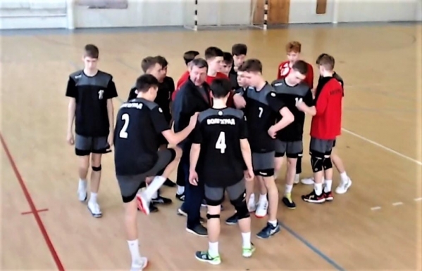 Юные волгоградские гандболисты вырвали победу у москвичей