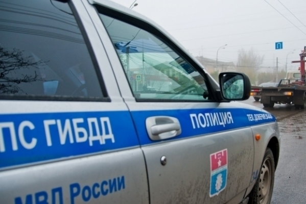 Пьяный грабитель вырвал из рук волгоградца дорогой смартфон и убежал