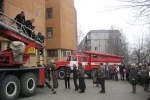 В Волжском из-за пожара в пятиэтажке эвакуировали 15 человек