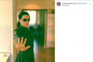 Волгоградка Елена Исинбаева повторила кадр из фильма с Киану Ривзом