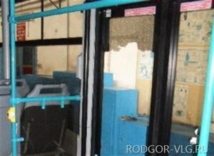 Вандалы все чаще нападают на волгоградские трамваи