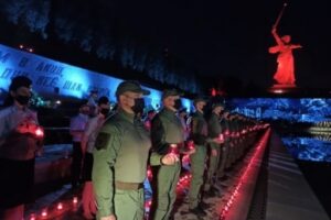 В Волгограде на Мамаевом кургане почтили память павших в войне