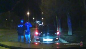 Двое волжан ночью похитили у дальнобойщика 30 тысяч рублей