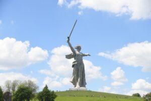 Волгоград появился в музыкальном клипе юной  певицы из Сербии