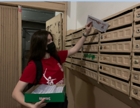 В Волгограде активисты «Волонтерской роты» подарили пенсионерам открытки