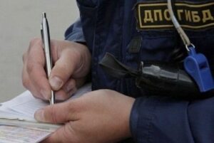 38-летняя автоледи из Урюпинска задержана за взятку сотруднику ДПС