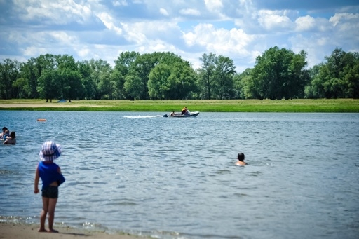На пляже в Волгограде появился извращенец в медицинской маске