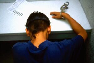 16-летний ученик вечерней школы задержан за серию краж в Волгограде