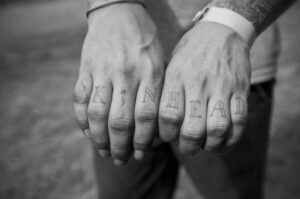 В Волгограде 26-летний скинхед пойдёт под суд за призыв к экстремизму