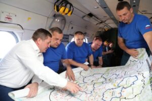 Глава МЧС России и губернатор Андрей Бочаров совершили облет погоревших территорий