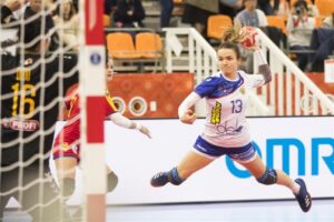 Российские гандболистки одержали очередную победу на ЧМ