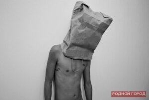 Голый насильник с пакетом на голове напал на студентку