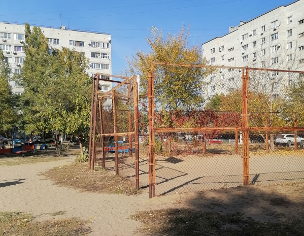 Жители улицы Рионской в Волгограде жалуются на плохие дороги
