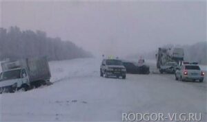 На волгоградской трассе произошло ДТП с четырьмя автомобилями