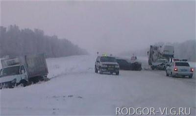 На волгоградской трассе произошло ДТП с четырьмя автомобилями