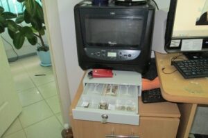 В Камышине мужчина с монтировкой похитил 110 тысяч рублей