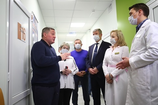 Бочаров провел совещание по развитию службы материнства и детства