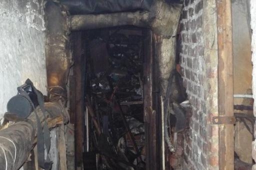 В Волгограде при пожаре в подвале пятиэтажки пострадал мужчина