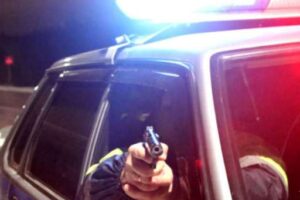 Под Волгоградом полицейские стреляли по колёсам авто нарушителя