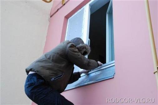 Трое подростков ограбили почту и магазин в Волгоградской области