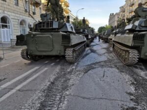 На репетиции парада танки повредили асфальт в центре Волгограда
