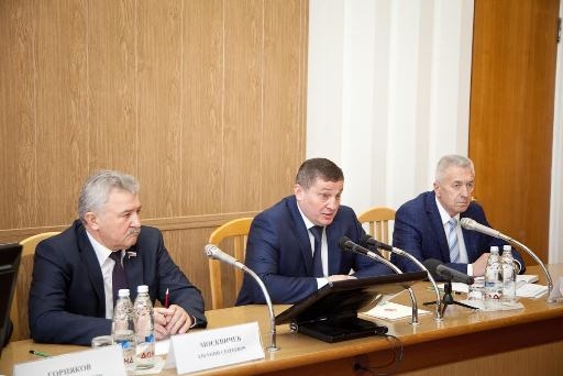 Губернатор обсудил с главами муниципалитетов дорожно-транспортную инфраструктуру