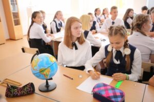 Многодетным семьям волгоградцев помогут собрать детей в школу