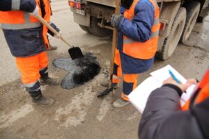 Дороги Волгограда восстанавливают с помощью технологии литого асфальта