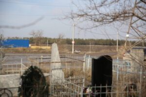 Под Волгоградом мужчина ради горячительных напитков разорил 31 могилу