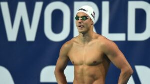 Четыре русских качка устроили переполох в китайском бассейне