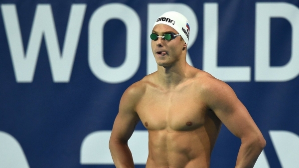 Четыре русских качка устроили переполох в китайском бассейне