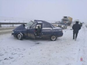 Под Волгоградом в аварии погибли водитель и пассажир